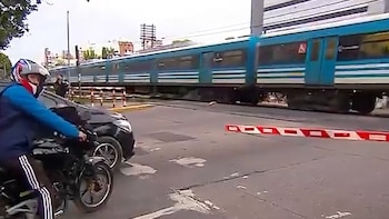 Una falla técnica afecta a varias barreras del tren Sarmiento y complica a cientos de automovilistas