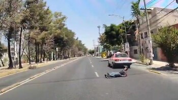 Taxista esquivó a hombre que