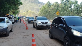 Habilitaron el paso en la vía Mosquera–La Mesa en el comienzo del puente del 1 de mayo, pero tiene restricciones