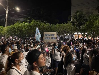 Fuertes protestas tras el asesinato