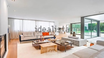 Salón de la mansión de