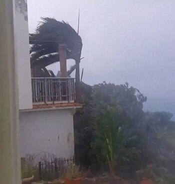 Intensificación del huracán Ernesto provoca