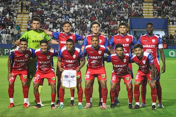 Olimpia impuso su jerarquía de principio a fin y dejó al descubierto las imprecisiones de un Firpo que volvió a tropezar en instancias decisivas (Cortesía: @cdlafirpo_sv).