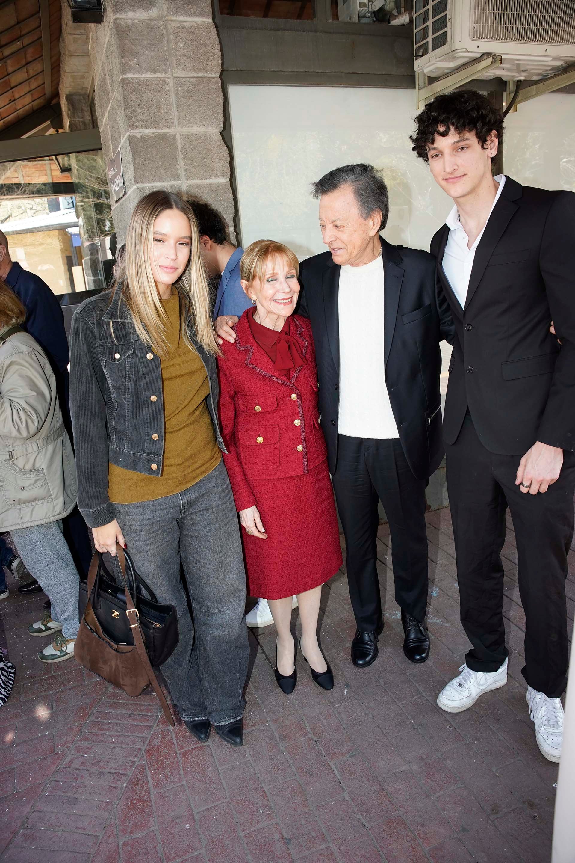 Palito Ortega y Evangelina Salazar junto a sus nietos, los hijos de Emanuel, India y Bautista