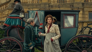 Netflix estrena una nueva versión de Orgullo y prejuicio con Emma Corrin y Jack Lowden