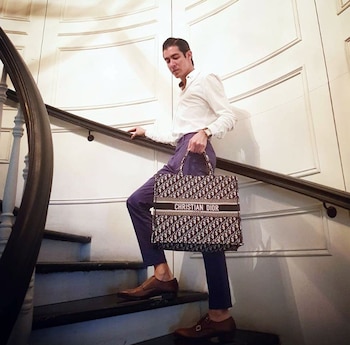 El joven apoya a muchas