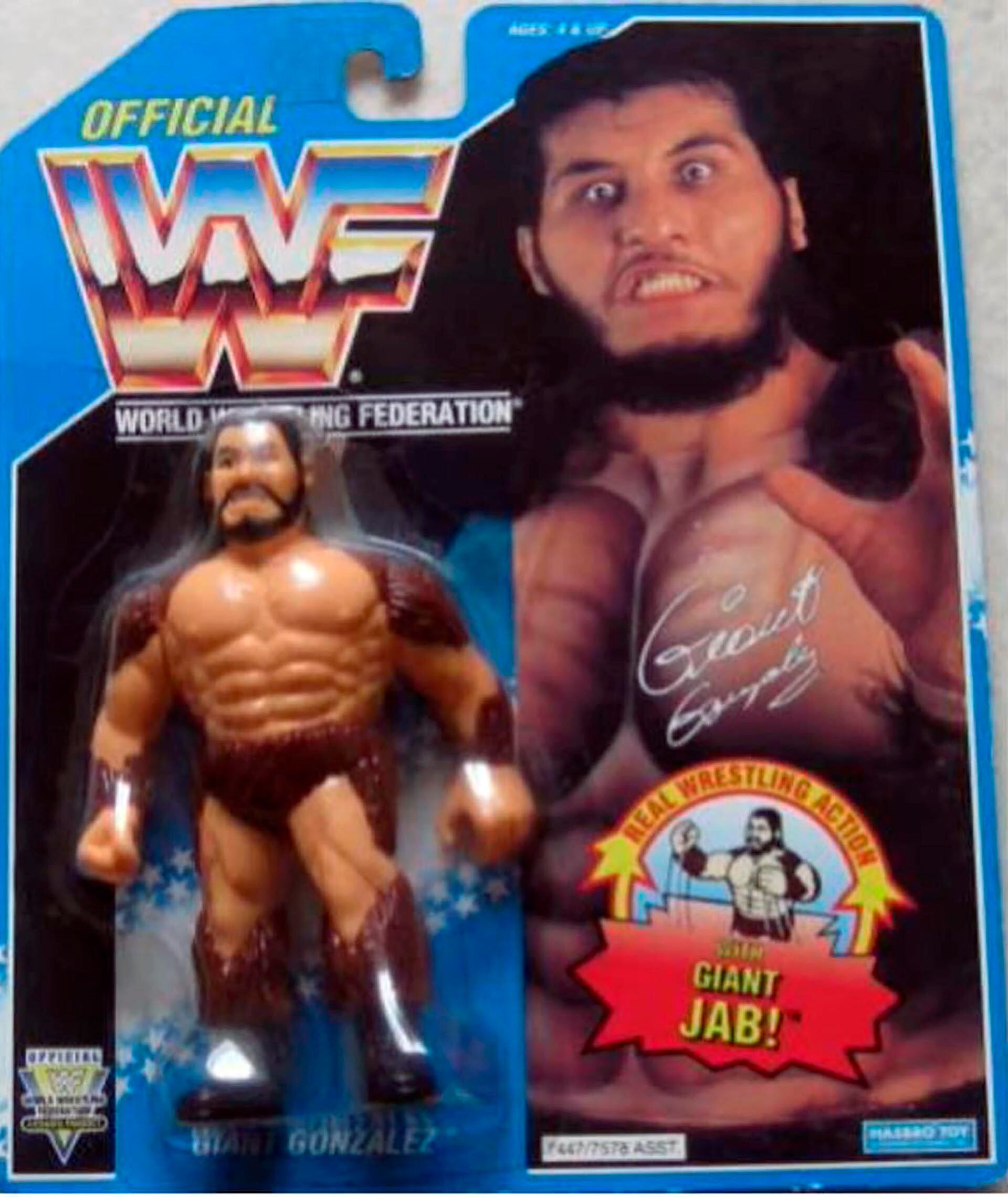 El muñeco oficial del Gigante González, el personaje de la lucha libre televisada