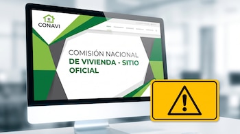 Un monitor de computadora muestra el sitio web de Conavi con su logotipo. Junto al monitor hay una tarjeta amarilla con un símbolo de exclamación negro.