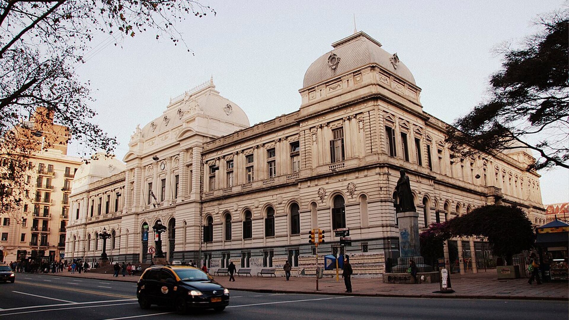 DOMINGO EN MONTEVIDEO: Nubosidad y vientos fuertes, baja probabilidad de lluvia