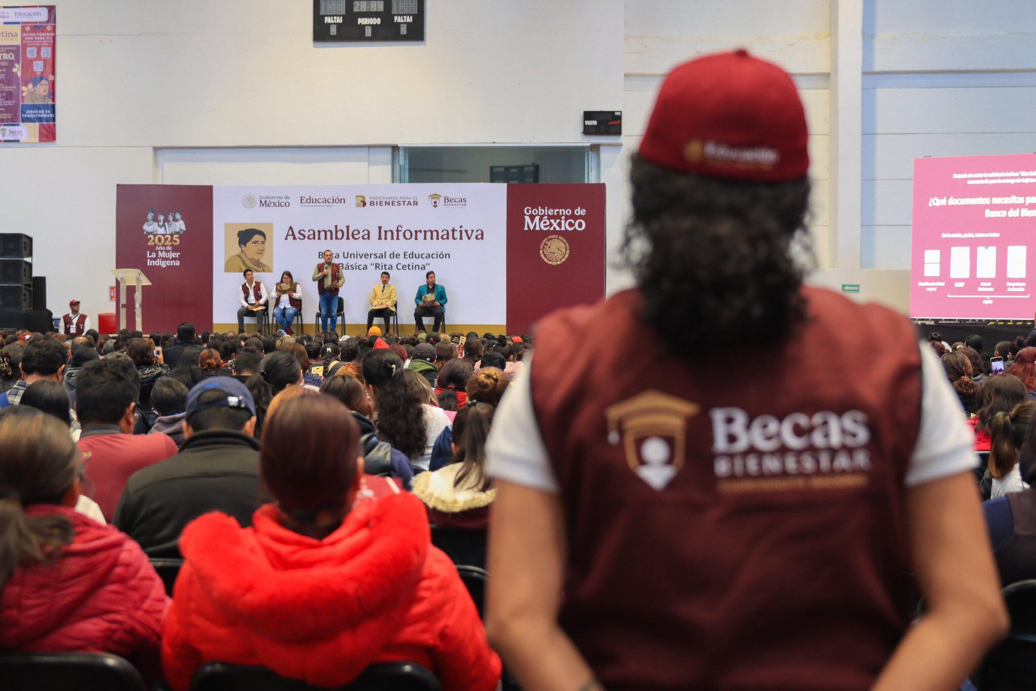 La finalidad de la Beca Rita Cetina es contribuir con un recurso monetario para así evitar la deserción escolar y que los alumnos de nivel básico continúen y concluyan sus estudios de forma satisfactoria.