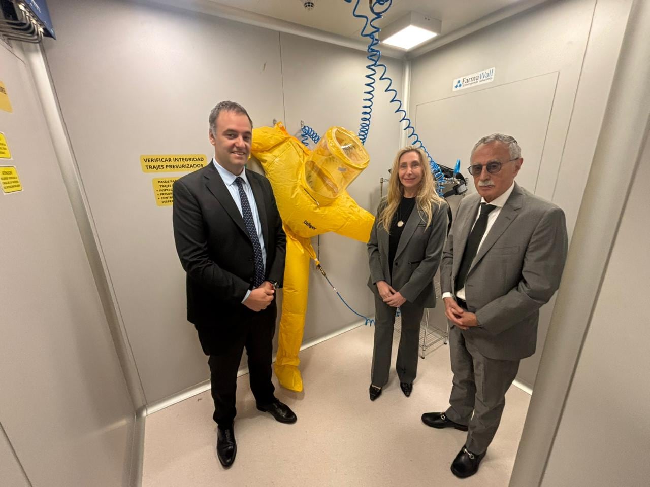 Karina Milei, Manuel Adorni y Mario Lugones