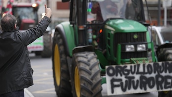 Tractorada clama en Bilbao contra