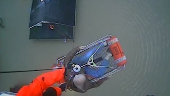 Dos personas fueron trasladadas desde