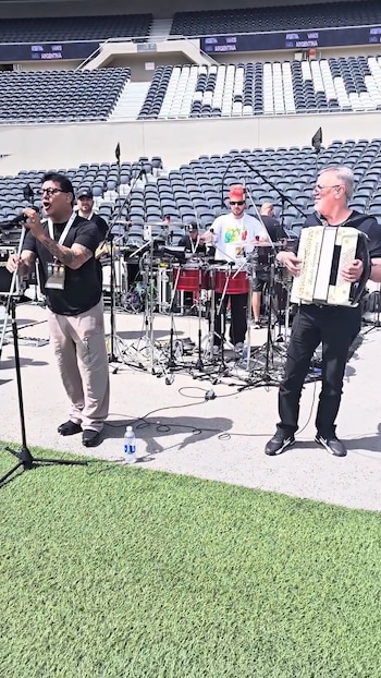 Grupo Cali ensayando para la despedida de Messi