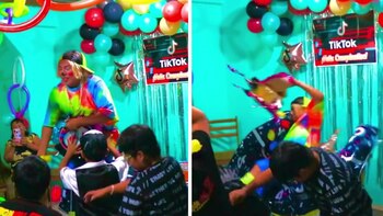 El payaso repartía las golosinas