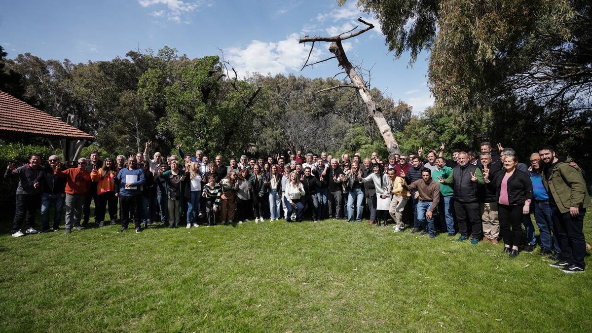 Máximo Kirchner se reunió con dirigentes del PJ bonaerense y consiguió apoyo para la candidatura de Cristina Kirchner en el partido nacional