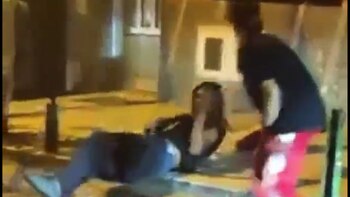 Video: ¡Indignante! Hombre electrocuta con