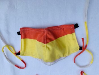 Con las telas de Mariana