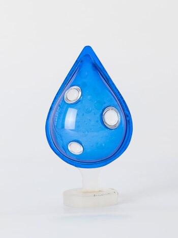 Kosice, Gyula. Gota Azul Escultura