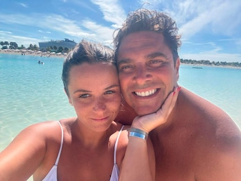 La pareja disfrutó de playas,