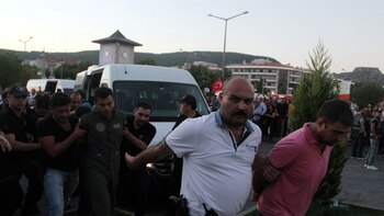 Turquía ordenó el arresto de
