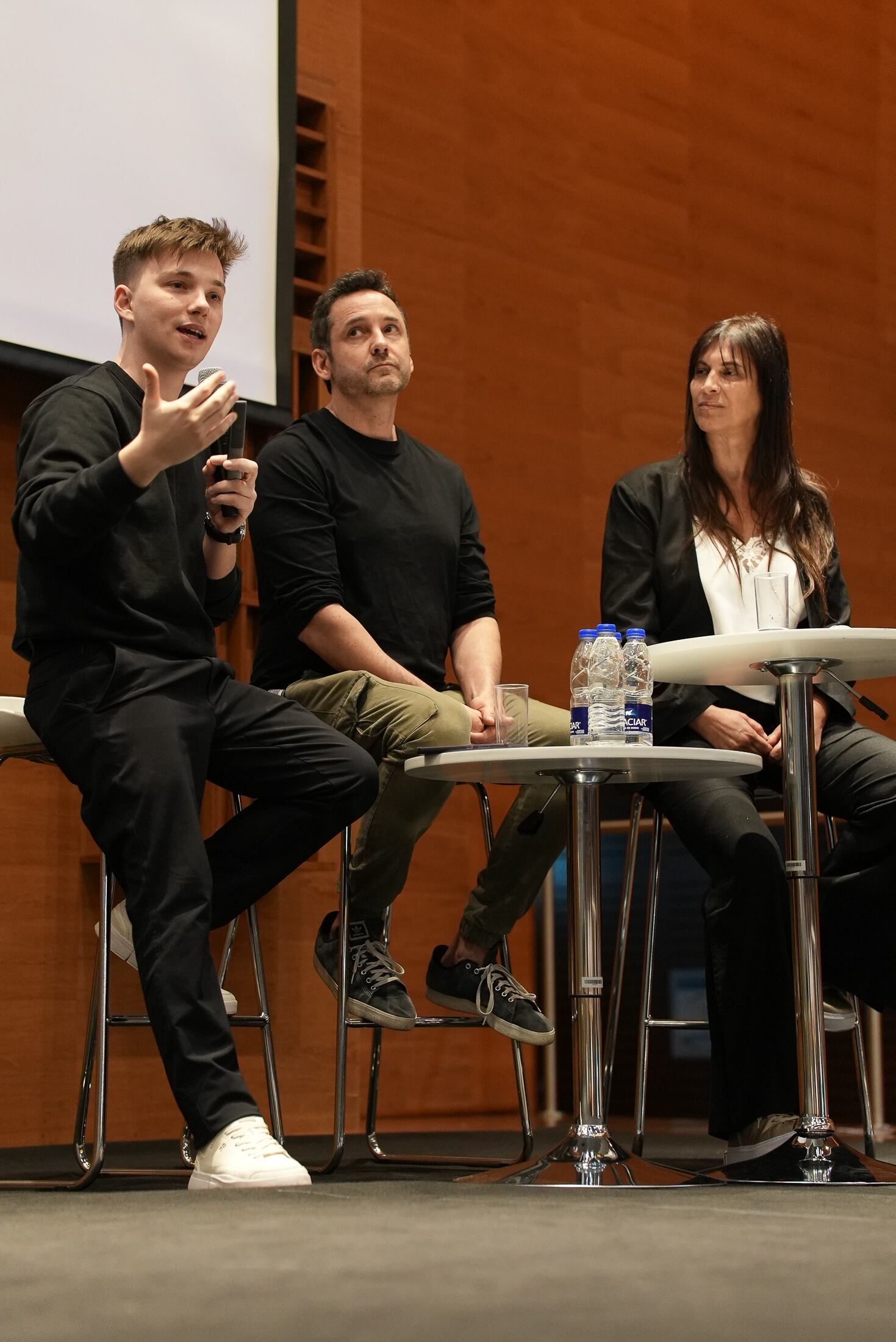 Mateo Salvatto, Andrés Rieznik y Valeria Abusamra participaron analizando el impacto de la tecnología