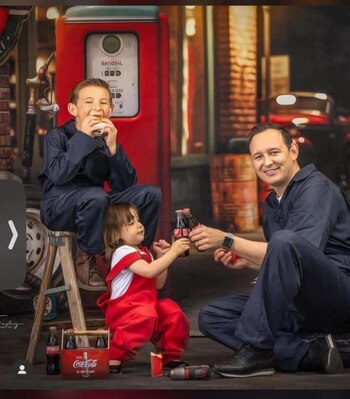 Cristian Marín y sus hijos,