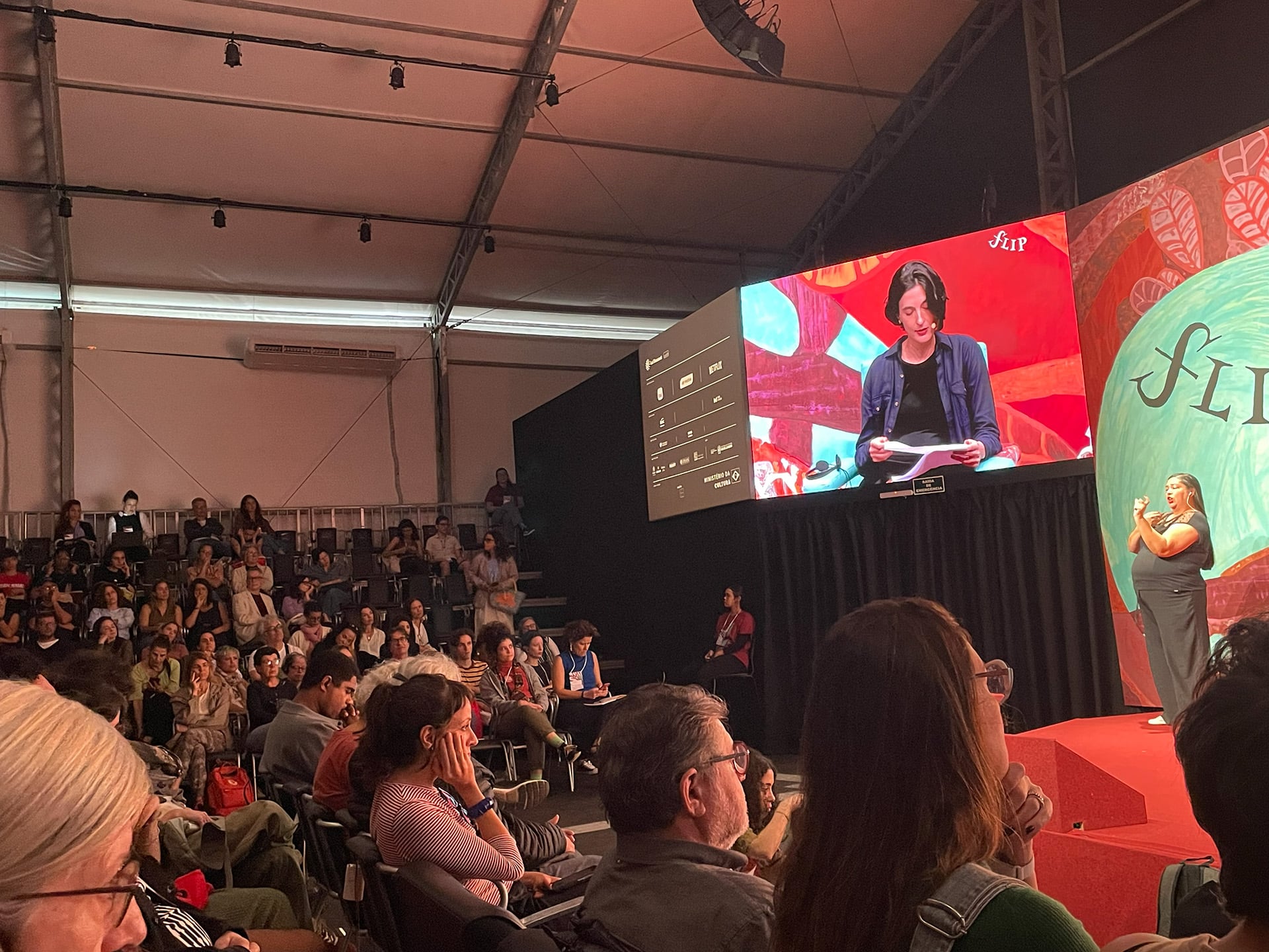 La curadora de esta edición fue la editora y crítica Rita Palmeira, que armó las veintiún mesas de la programación principal alrededor de la poeta Orides Fontela