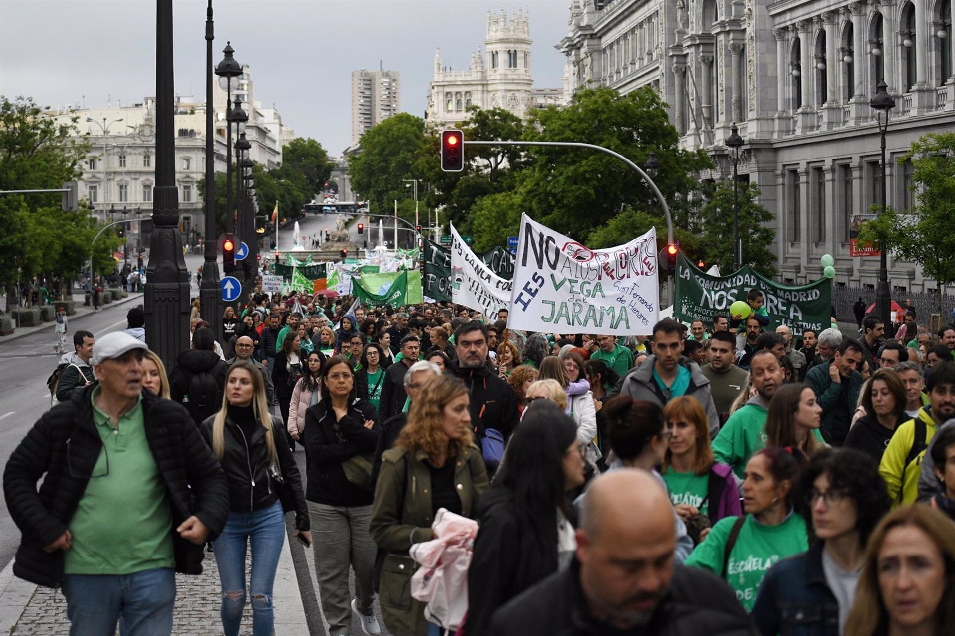 Cientos de personas durante una manifestación por la educación pública, a 21 de mayo de 2024, en Madrid (España). (Fernando Sánchez - Europa Press)