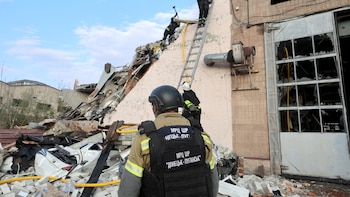 Ucrania denuncia seis muertos, tres de ellos niños, en un bombardeo ruso contra un parque de Járkov