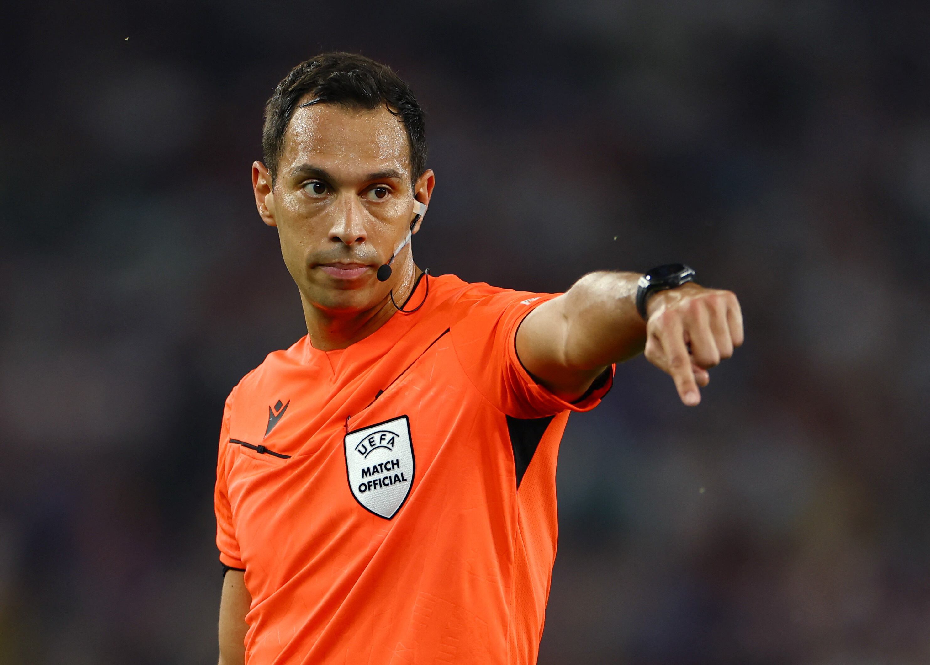 Facundo Tello será el árbitro del clásico platense entre Gimnasia y Estudiantes (REUTERS/Leonhard Simon)