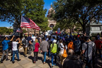 Protesta frente al edificio de