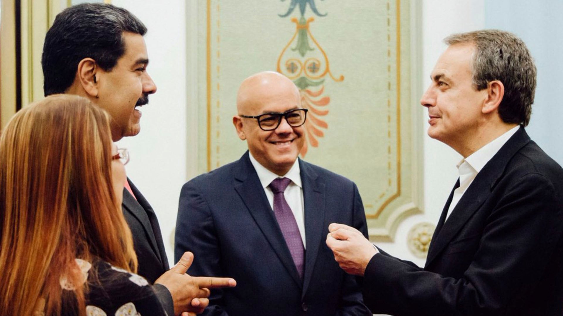 El chavista Jorge Rodríguez, junto a Nicolás Maduro, Cilia Flores y el ex presidente español, José Luis Rodríguez Zapatero