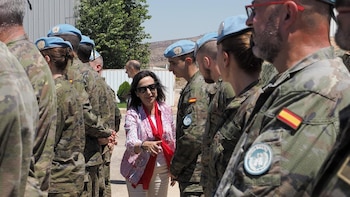 Robles agradece en Líbano la labor de los militares desplegados con la ONU pese a "momentos difíciles": "Es un orgullo"