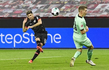 Alario festejó por duplicado en