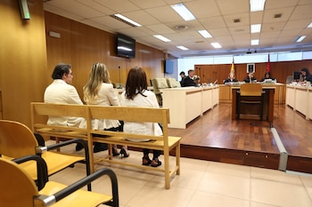 El actor, Luis Lorenzo, a su llegad al juicio por presunto maltrato y estafa a una familiar anciana. (Eduardo Parra / Europa Press)