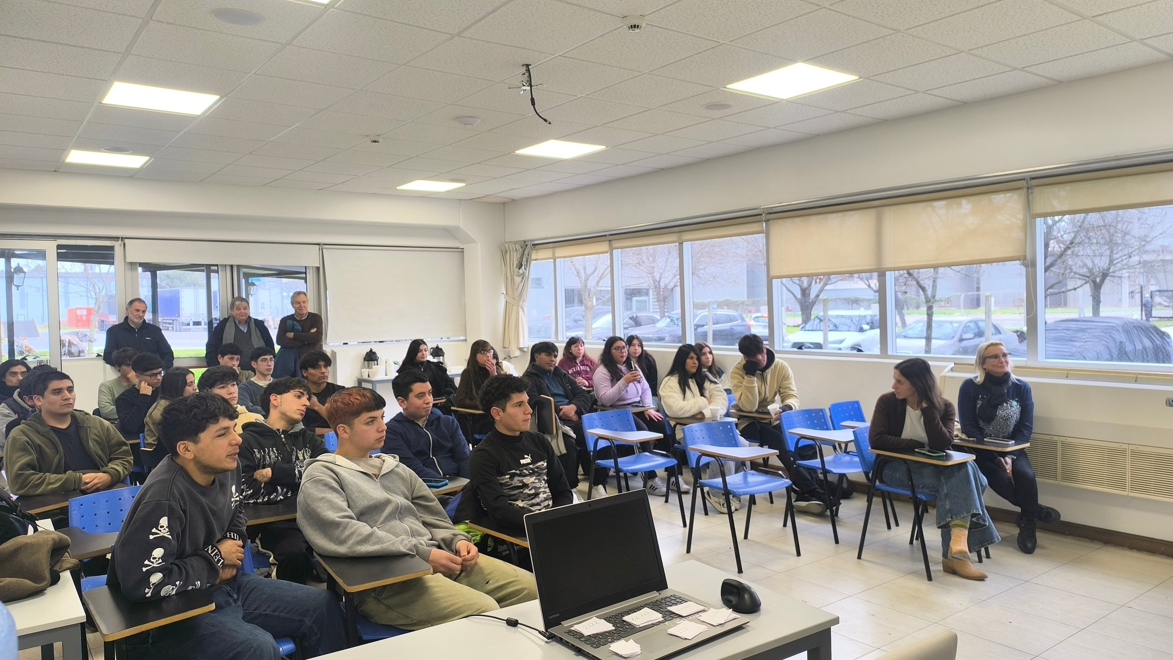 Las nuevas estrategias de empleabilidad buscan incorporar a las empresas en la etapa previa a la selección para alinear la capacitación con las vacantes reales