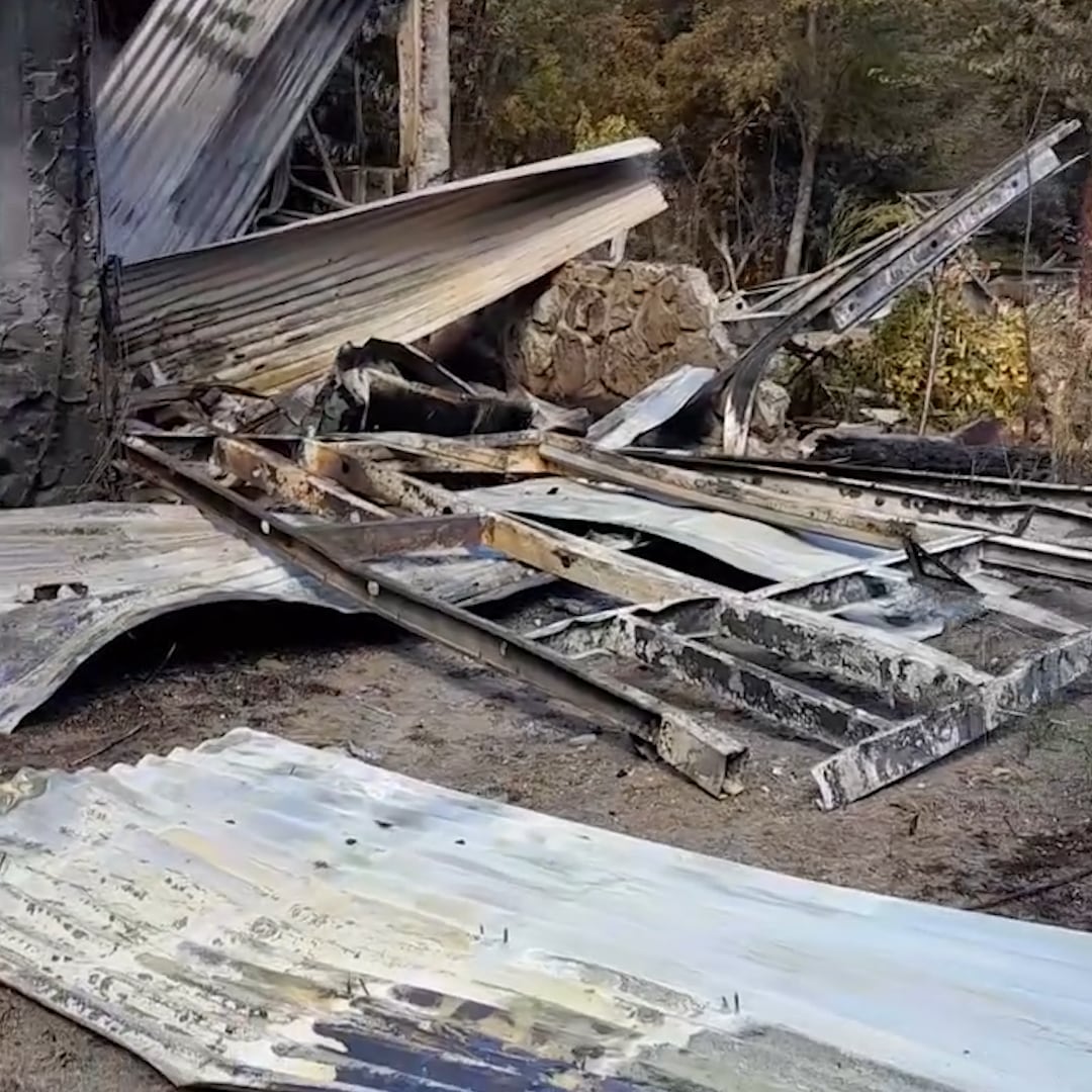 “Las casas y los estudios que construimos con nuestras manos quedaron aplastados por los escombros”, cuentan