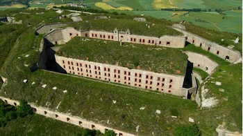 Tres edificios abandonados de España que esconden un pasado mucho más sorprendente de lo que parece: desde una cárcel en la que hubo una fuga masiva hasta un castillo encantado