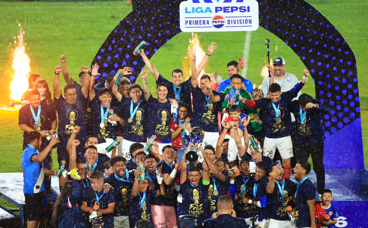 FAS se consagra campeón del Clausura 2026 al vencer 3-0 a Águila y conquista su vigésimo título de la liga salvadoreña. (Cortesía: Yamil Bukele)