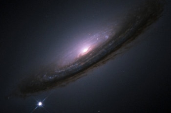 22/07/2025 El punto brillante de la supernova 1994D aparece junto a la galaxia NGC 4526.
SOCIEDAD INVESTIGACIÓN Y TECNOLOGÍA
NASA, ESA, THE HUBBLE KEY PROJECT TEAM