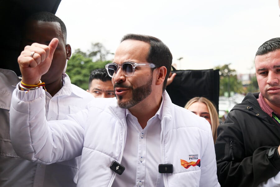 En la disputa contra Abelardo de la Espriella, Cepeda gana con 39,4%, pero la indecisión permanece alta en el 26,7% - crédito Colprensa