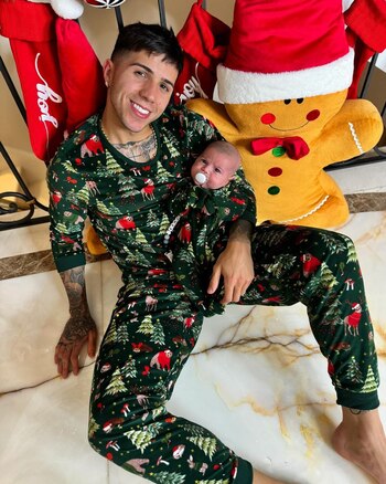 Enzo y su pequeño hijo