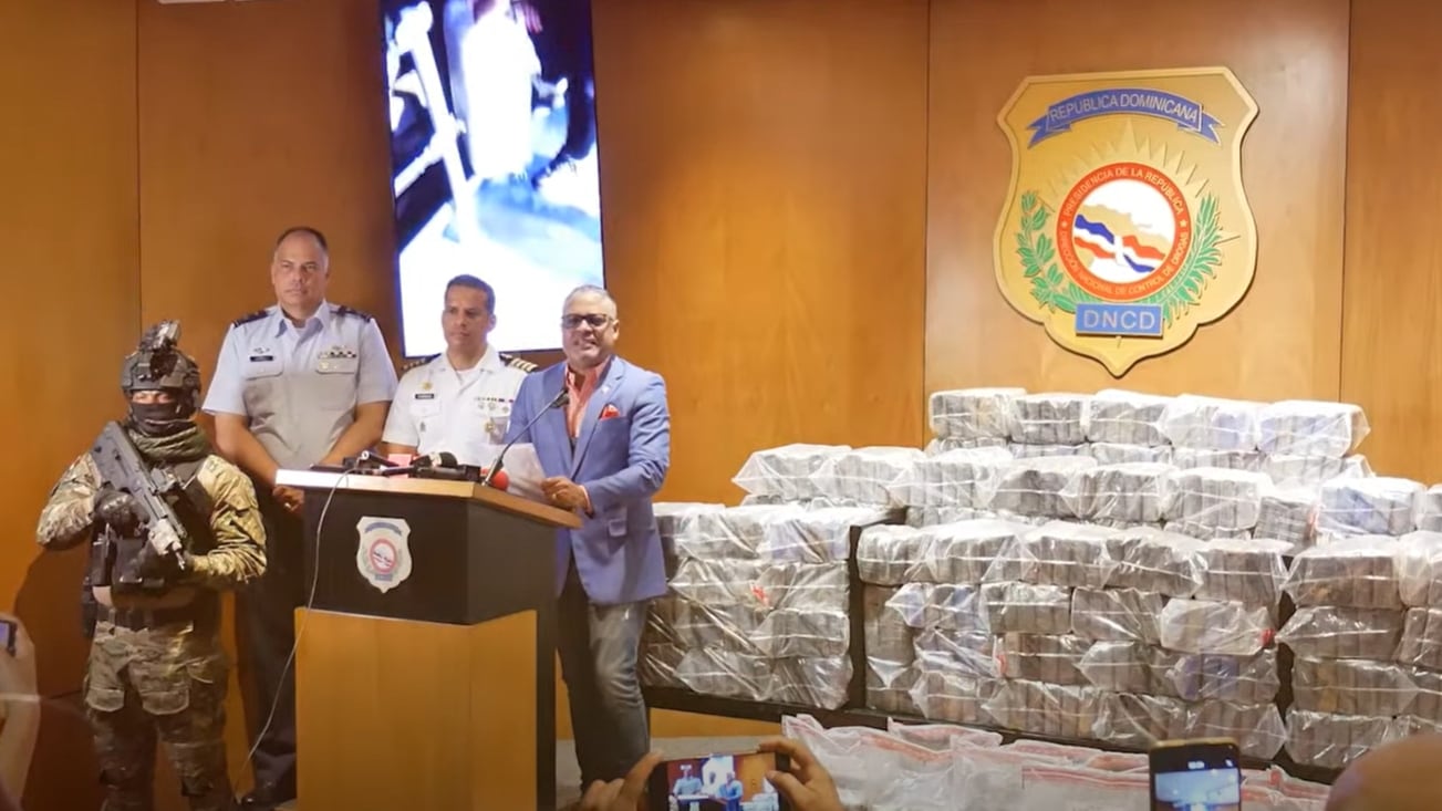 Las autoridades incautan cocaína y un mono exótico en Baní (Captura de video DNCD)
