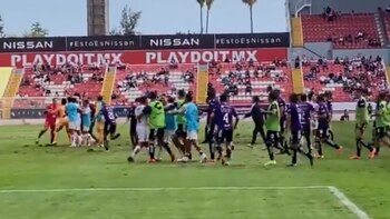 Jugadores de Necaxa y Querétaro protagonizaron una batalla campal durante un partido amistoso