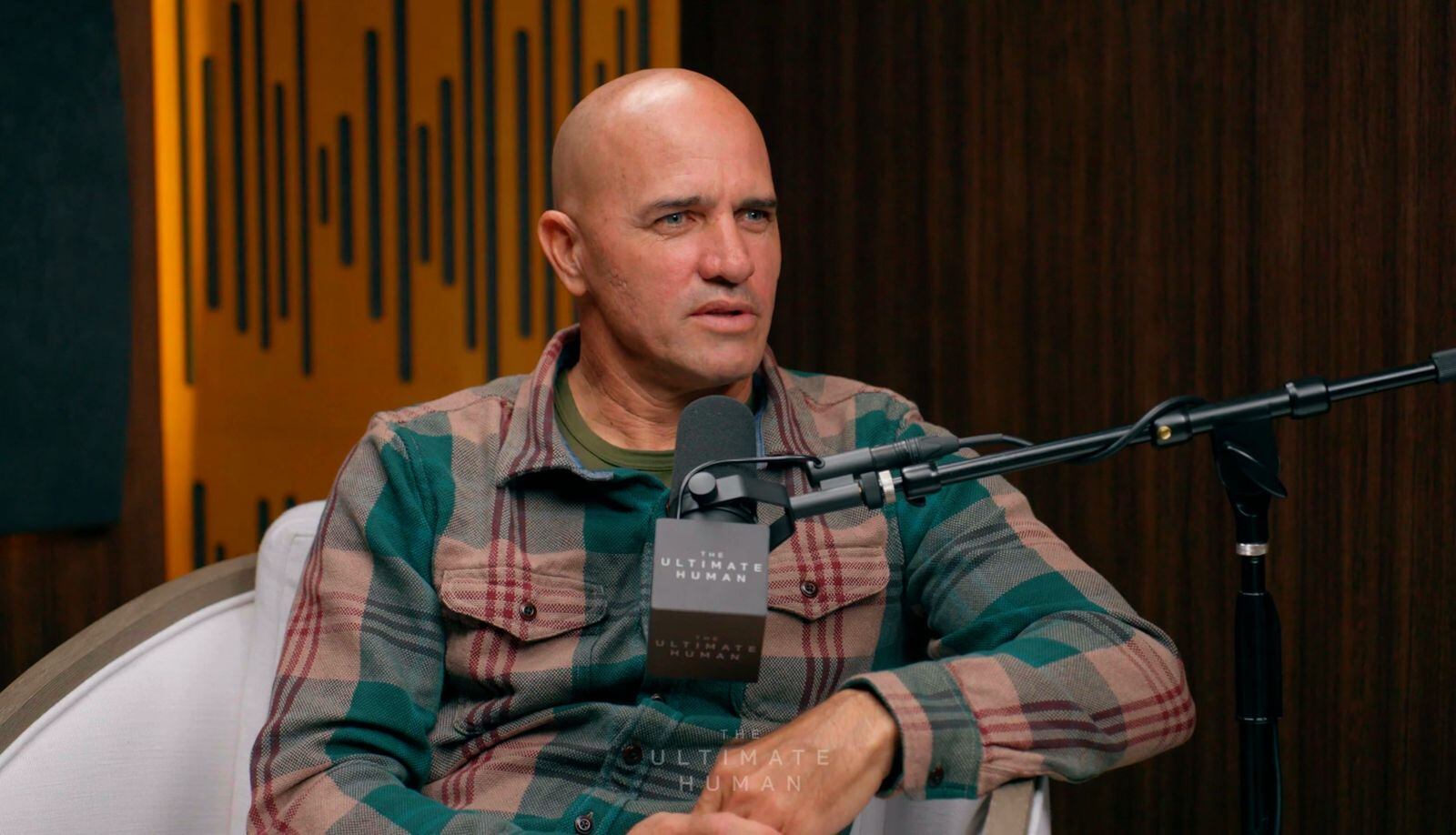 El surfista detalló que su transición hacia un estilo de vida más saludable comenzó en sus 20 años, motivado por la preocupación ante posibles deficiencias nutricionales (Captura de video: YouTube/Ultimate Human podcast)