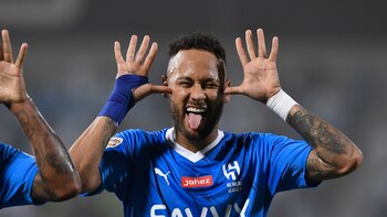 Neymar presenta en sociedad a