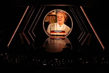 El segmento In Memoriam también incluyó un reconocimiento a Maggie Smith, icónica actriz británica fallecida en septiembre a los 89 años (REUTERS/Carlos Barria)
