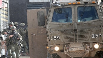 Militares israelíes matan a un