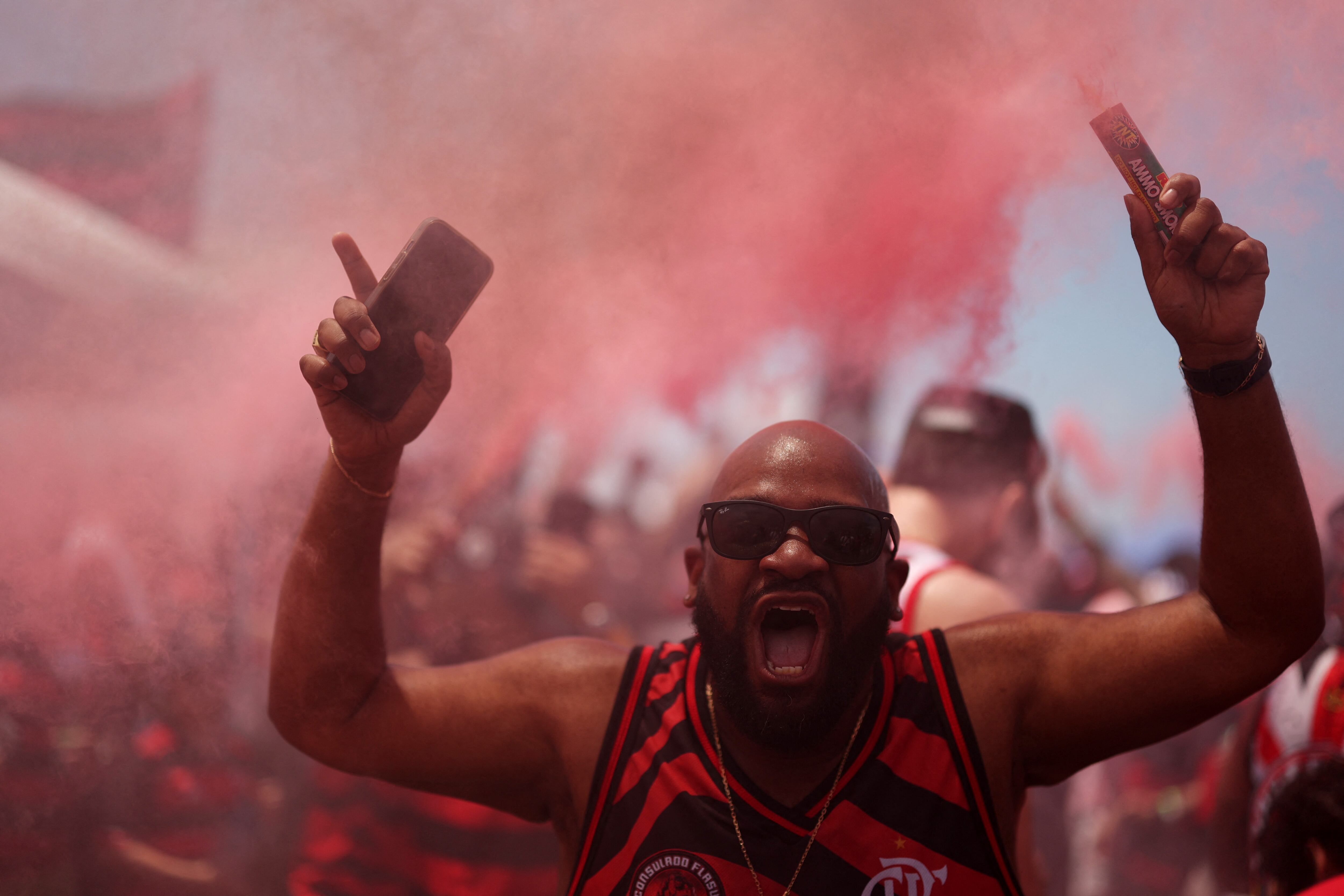 Miles de fanáticos brasileños viajaron a Perú para ver la final de la Libertadores (REUTERS/Lee Smith)